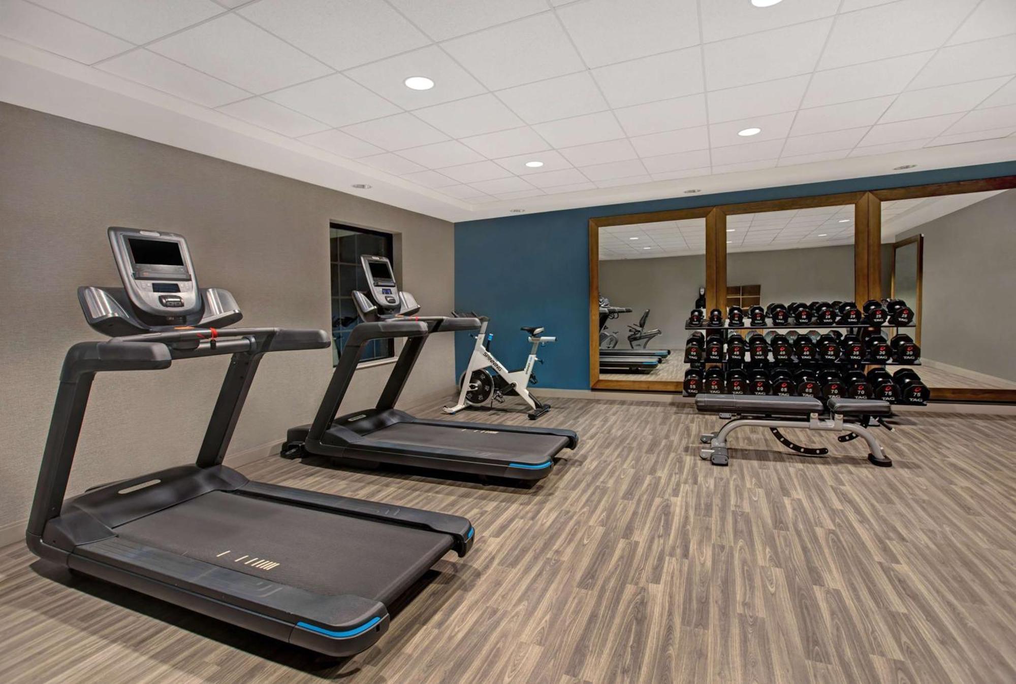 Hampton Inn Уэстфилд Экстерьер фото