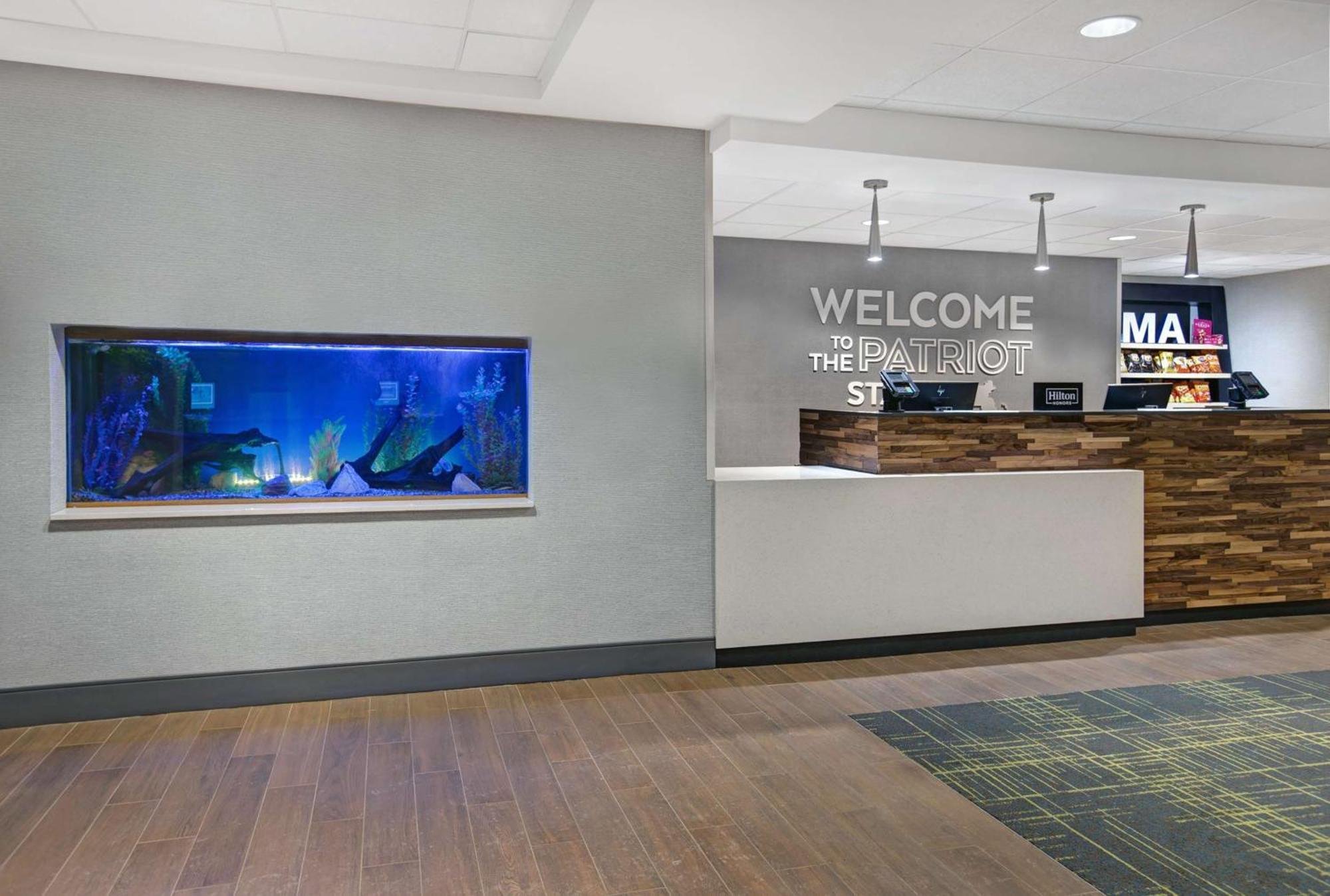 Hampton Inn Уэстфилд Экстерьер фото