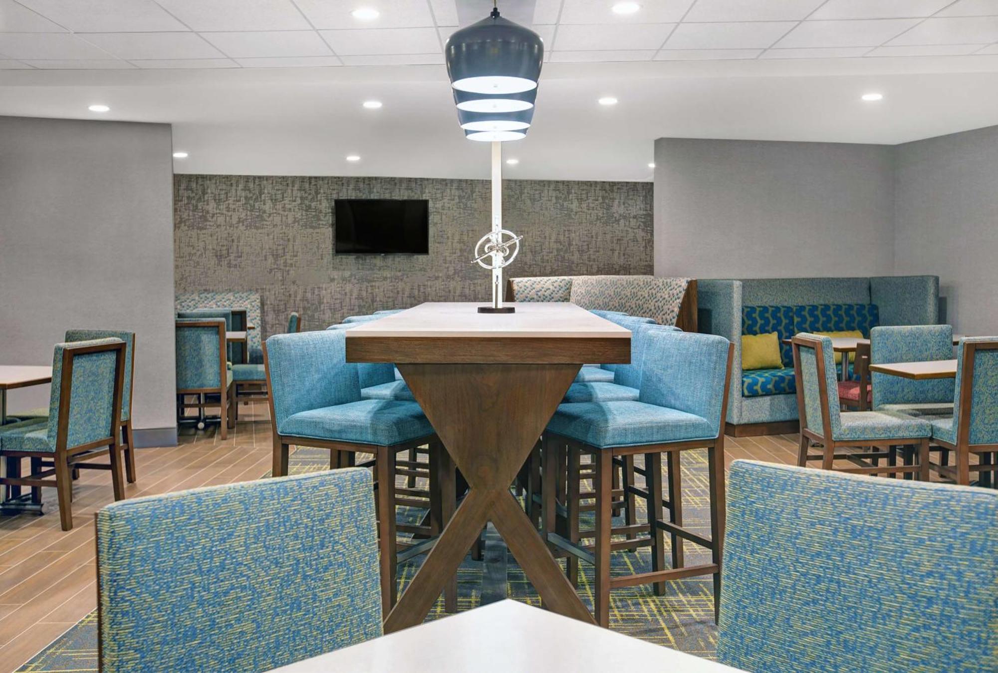 Hampton Inn Уэстфилд Экстерьер фото